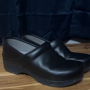 Dansko LT pro leather black clogs Women's 39 8